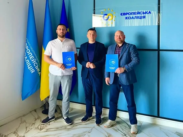 Group photo after the signing of the Memorandum, beside the «Європейська Коаліція» backdrop